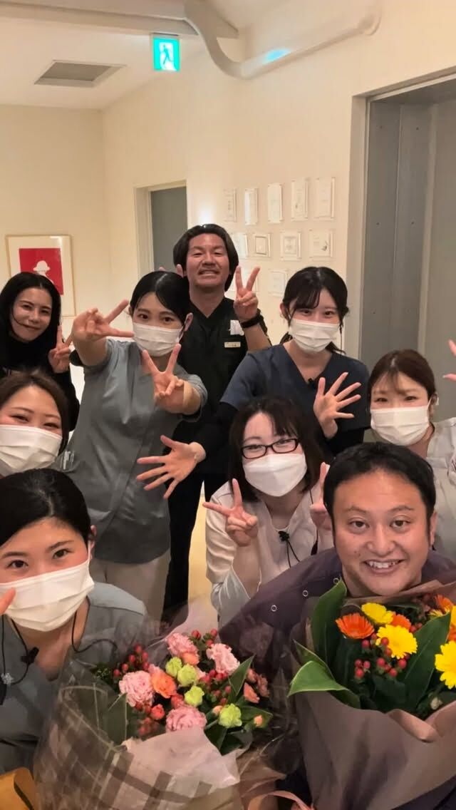 .

３月でスタッフが２名、
あくわデンタルクリニックを卒業しました🌸

土曜日に来てくれていたドクターは自身のクリニックを開院、
衛生士はお引越しで新たな地に…✨

これからもそれぞれの場所で
輝き続けてくれることを心より応援しています😊