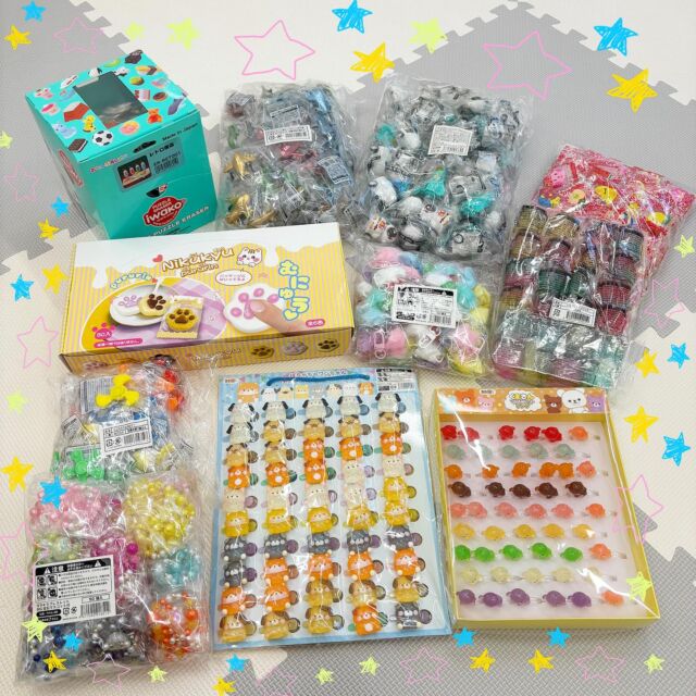 .

ガチャガチャの中身をたくさん購入したので
届いたオモチャやアクセサリーをチラ見せ💍🧸🎈

まだまだシールはあるので御安心ください🤣🙌🏻
ガチャガチャの中身はシール多めですが
色々なおもちゃを混ぜてあるので何が出るかはお楽しみ🌟